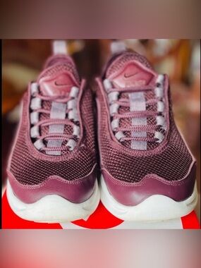 “NIKE AIR ESTREA” WOMEN’S Athletic Trainers/Running Sneakers Size 8.